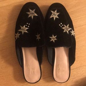 Mix no.6 mule in black suede with golden threads.